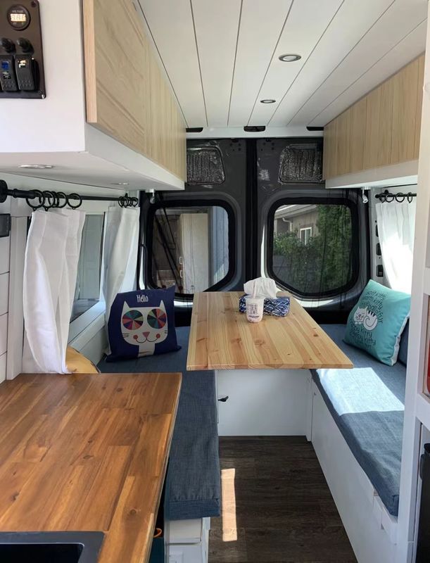 Hoja acrílica de ventana de RV de alta resistencia que proporciona protección y longevidad para ventanas instaladas en diferentes tipos de RV
