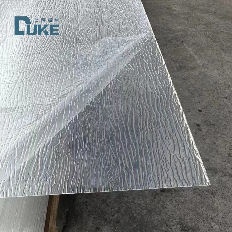 Resistencia química piedra texturizada transparente en forma de V de hoja de acrílico rayada en 6 mm 10 mm de espesor y diseño duradero