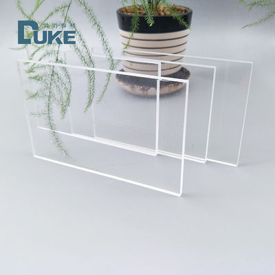Tamaño estándar 92% de alta transmisión de luz Panel de plexiglás transparente con servicio de corte láser personalizado para exhibición